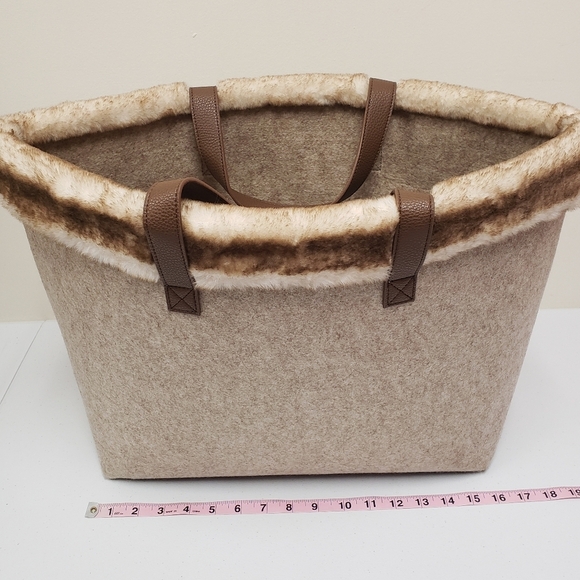 Barnes & Noble Large Tote Bag Faux Fur - Picture 12 of 12